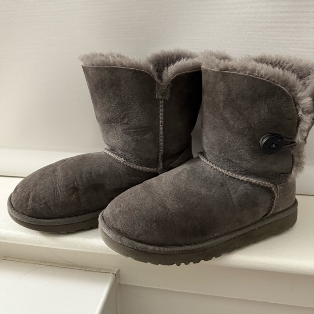 UGG Kids Boots youth size 6 in Dark Gray